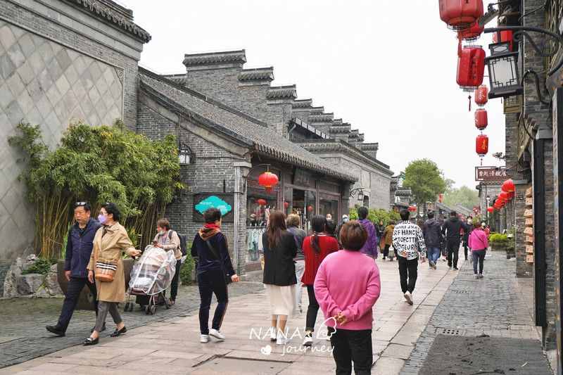 扬州最有古韵味的一条街，汇聚各种百年老店，也是旅游热门集散地