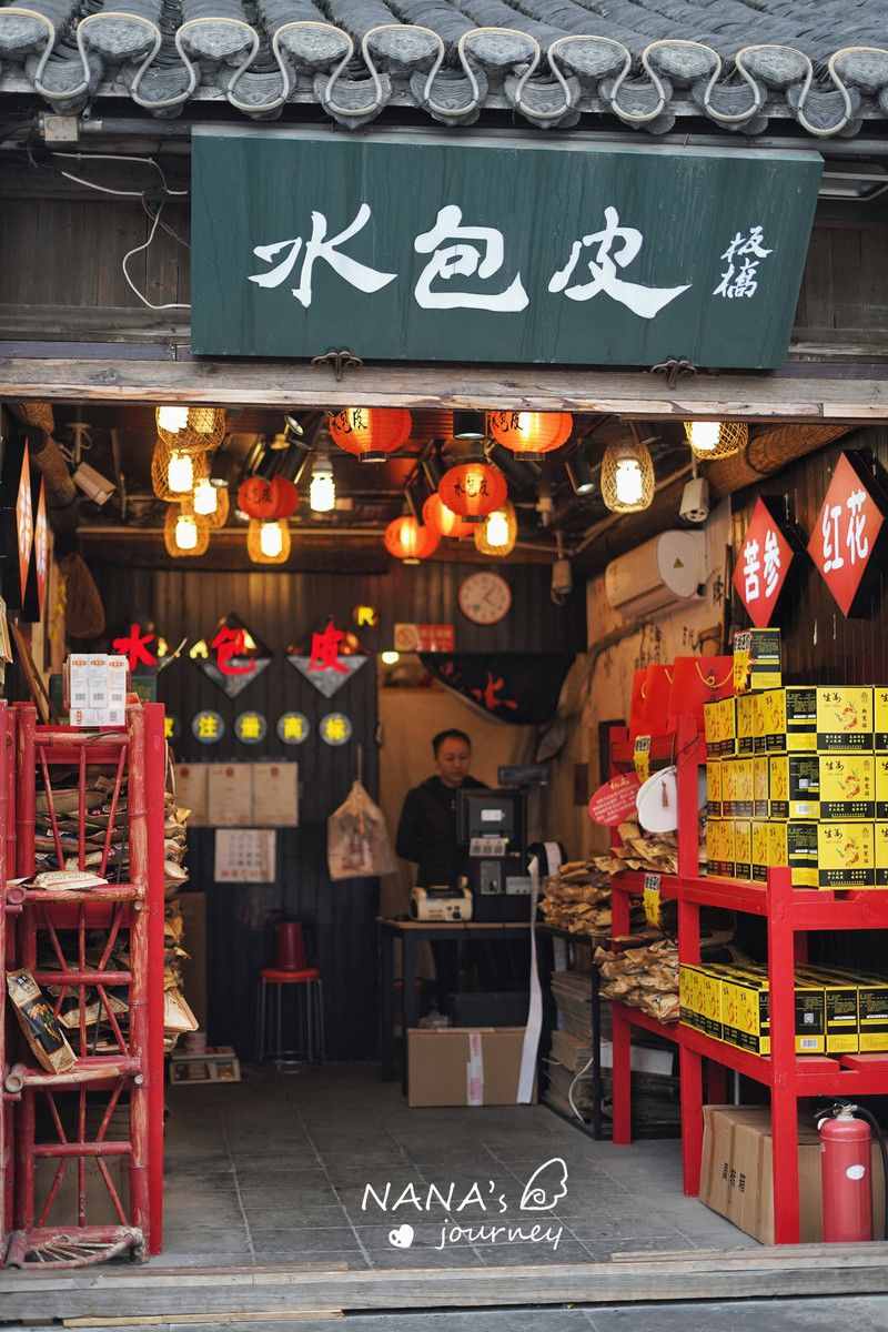 扬州最有古韵味的一条街，汇聚各种百年老店，也是旅游热门集散地