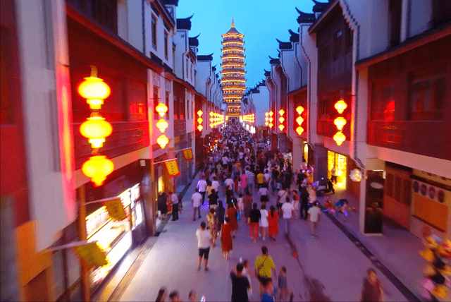 浙江曾斥资50亿修建的古镇，因商业气息严重，逐渐被游客“遗忘”