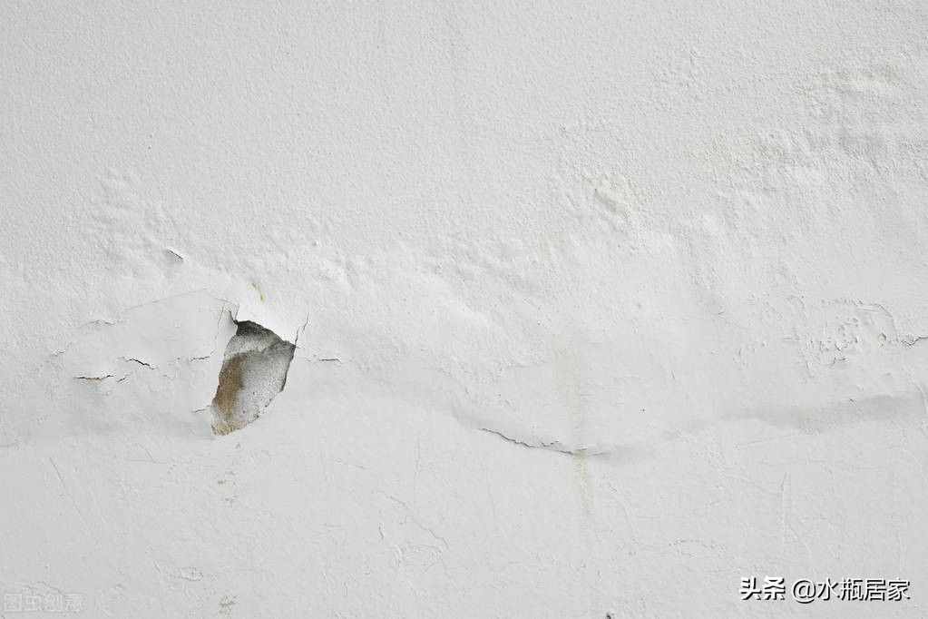 墙面渗水怎么解决？有五种渗水原因，先处理渗水再修补墙面