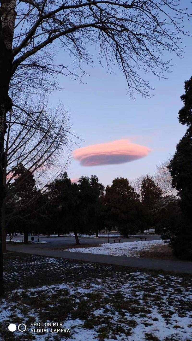 北京上空现“UFO云”？专家：系荚状高积云