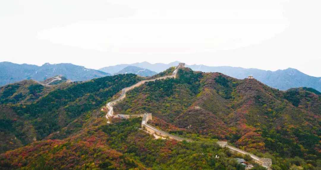 万里长城共有8851公里，国际摄影师用无人机拍摄到无人涉足的禁区