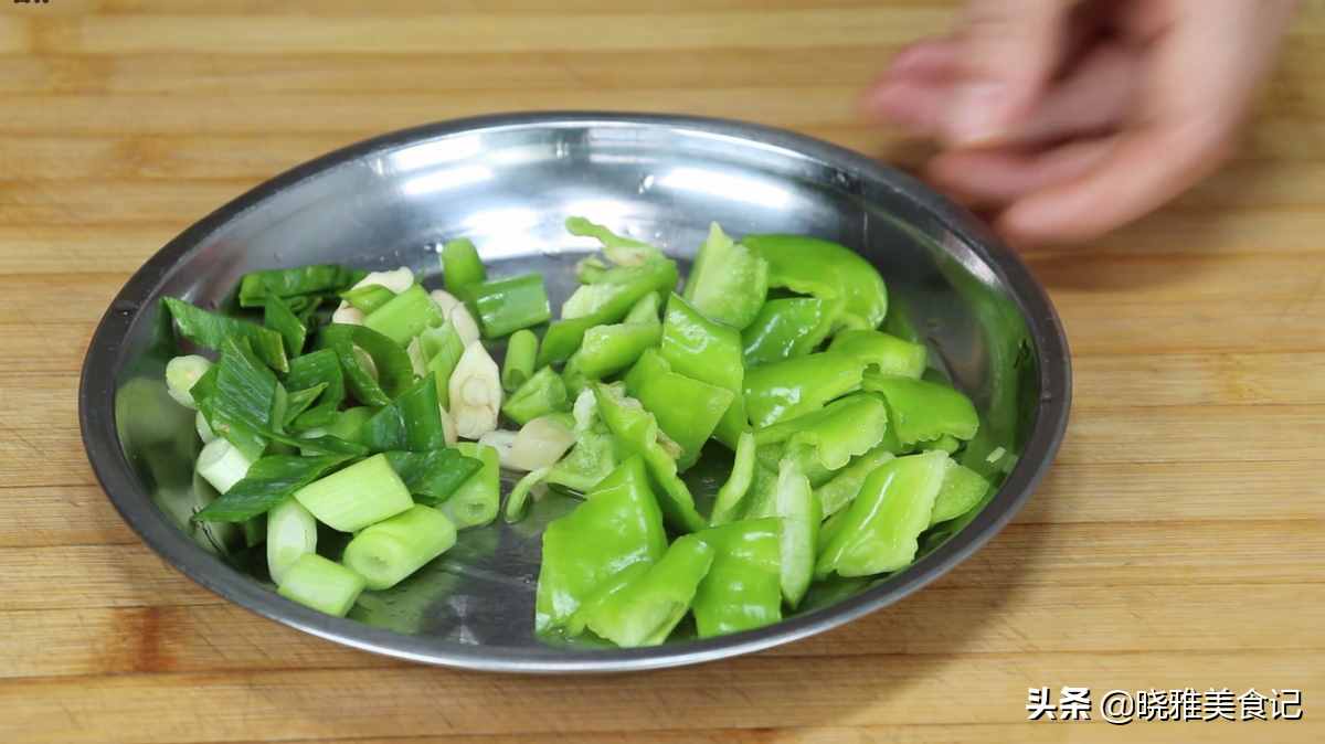 茄子这样做太好吃了，鲜香味美，汤汁都能拌饭，做法简单家常