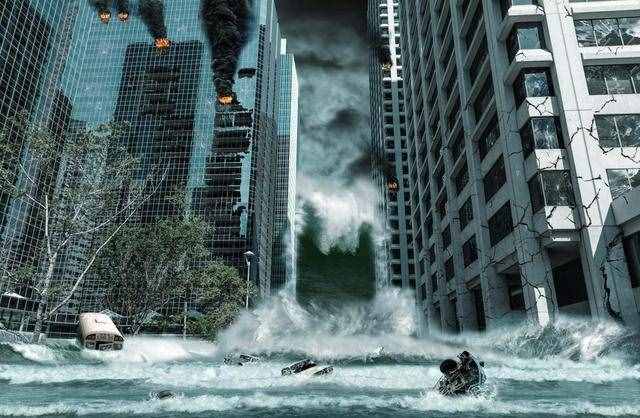 如果遇见50米高的海啸，是跑向内陆好，还是迎面扎进水里好？