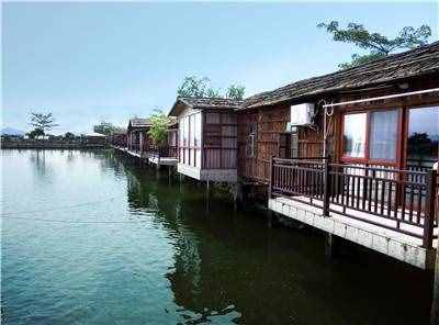 在惠州这家度假村，住在悬在湖边的小木屋是什么样的体验