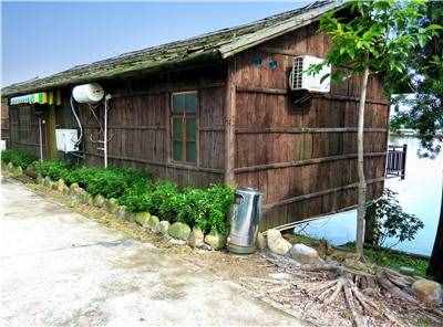 在惠州这家度假村，住在悬在湖边的小木屋是什么样的体验