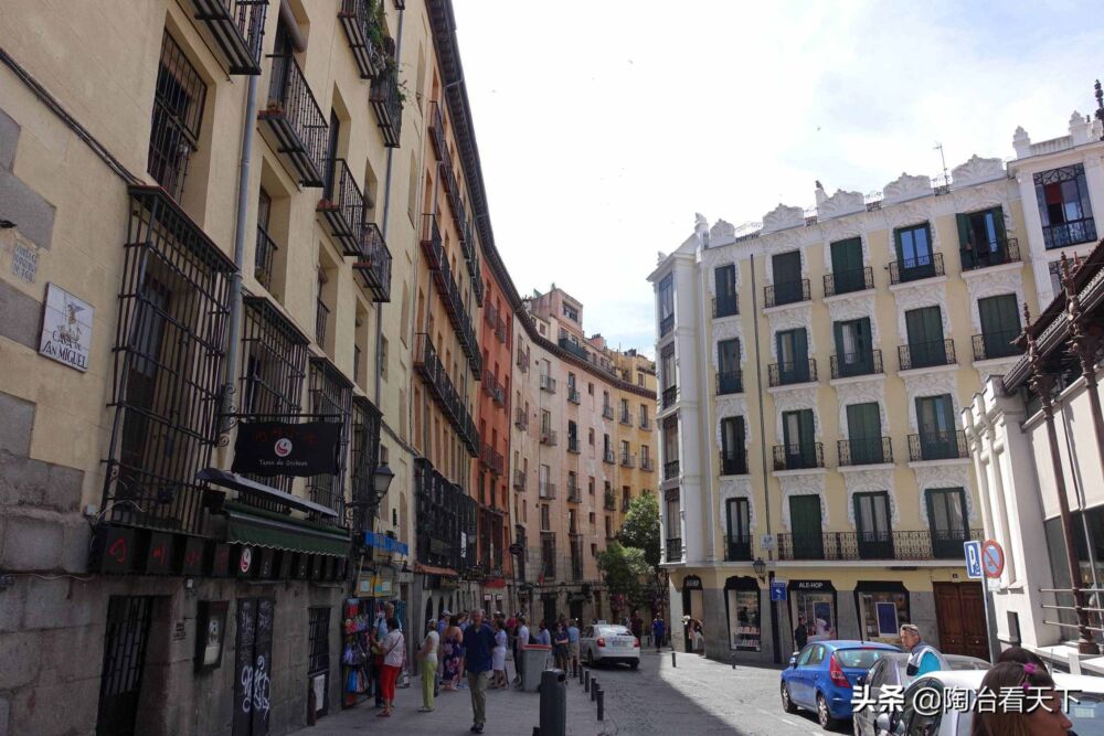 西班牙首都马德里阳光灿烂，风景宜人，最适合漫步游览