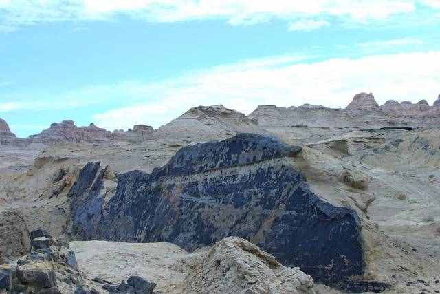 新疆克拉玛依魔鬼城天然沥青矿