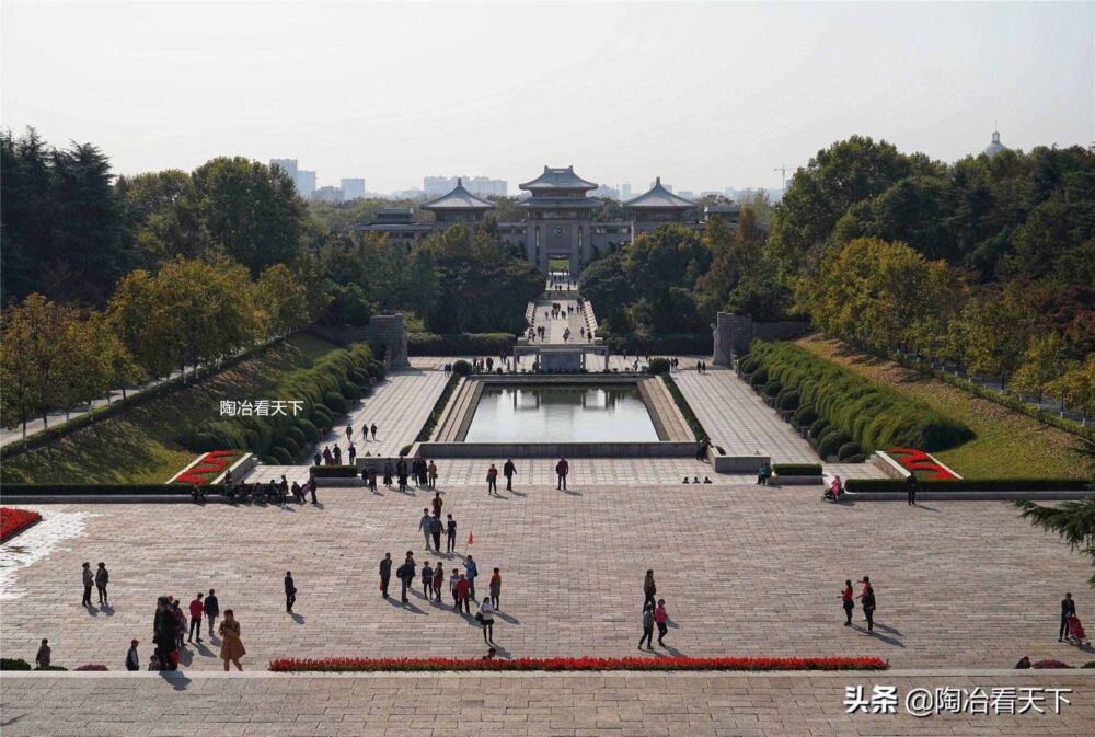 南京这个景区雄伟壮观，不收门票免费游览，而且很有教育意义