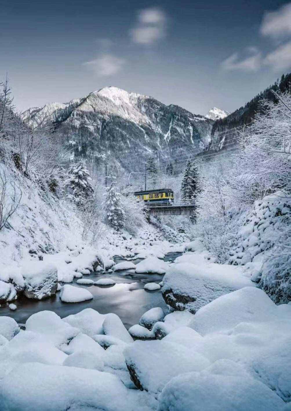 到此一游｜探访阿尔卑斯山最美山峰，滑夜雪、吃奶酪火锅