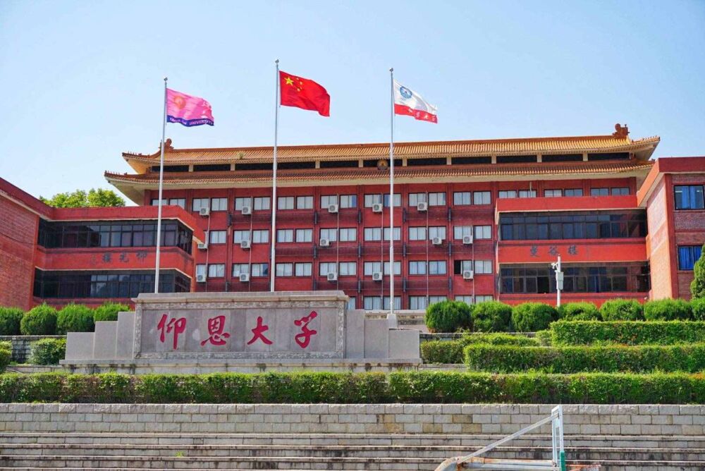 中国第一所民办本科高校，学校风景优美，不输厦门大学