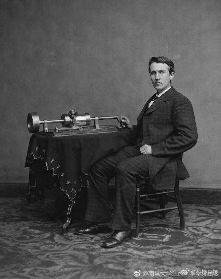 1877年12月6日 爱迪生发明世界第一台留声机