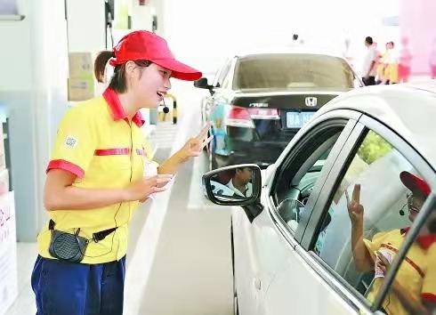 汽车“加200”和“加满油”里面暗藏学问，老司机省钱新手却伤车