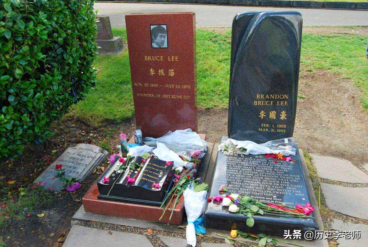 美国李小龙墓地：父子两人葬一起死因不明，墓碑前12个字令人深思