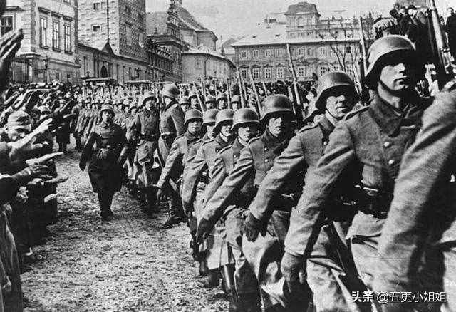 从历史，还有政治的角度来看，为什么德国要挑起第二次世界大战