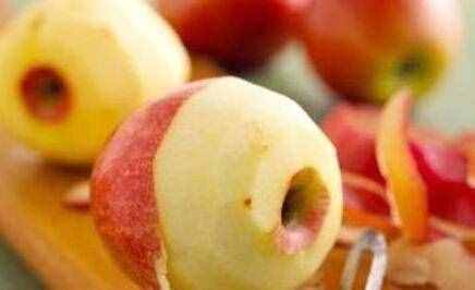 苹果是保护肠胃的冠军，可晚上吃会变成“毒苹果”？给大家说清楚