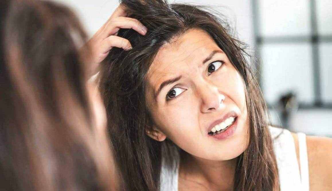 头发老出油是不是疾病的信号？找到4个原因，教你如何给头发控油