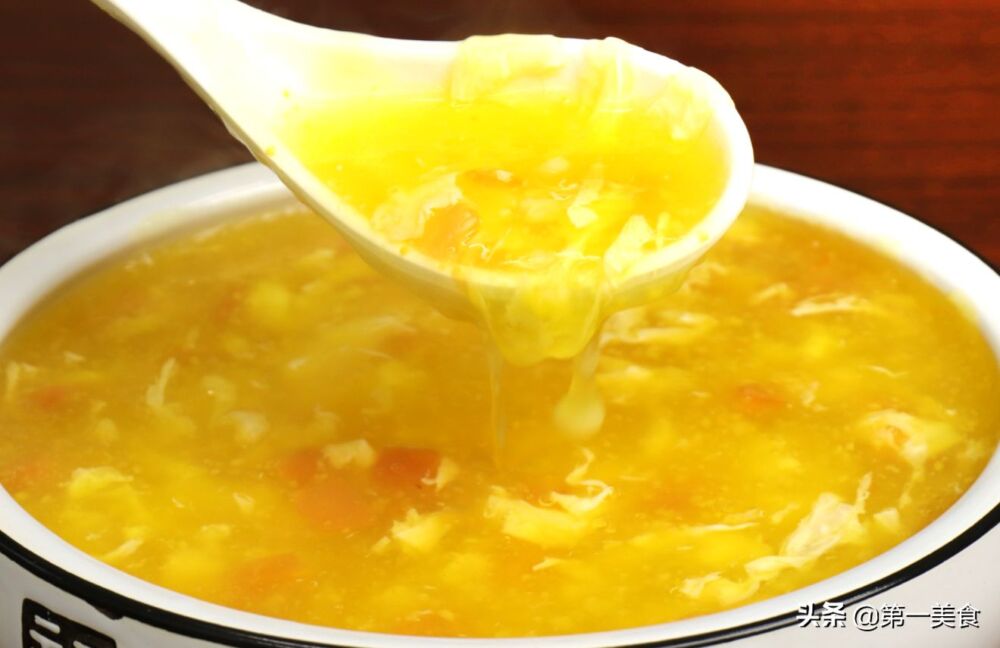 这汤很“黄”，原来用玉米鸡蛋做汤这么好喝！色味俱佳，老少皆宜