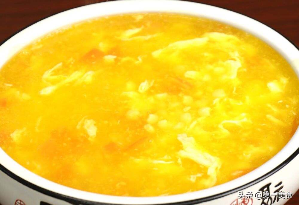 这汤很“黄”，原来用玉米鸡蛋做汤这么好喝！色味俱佳，老少皆宜