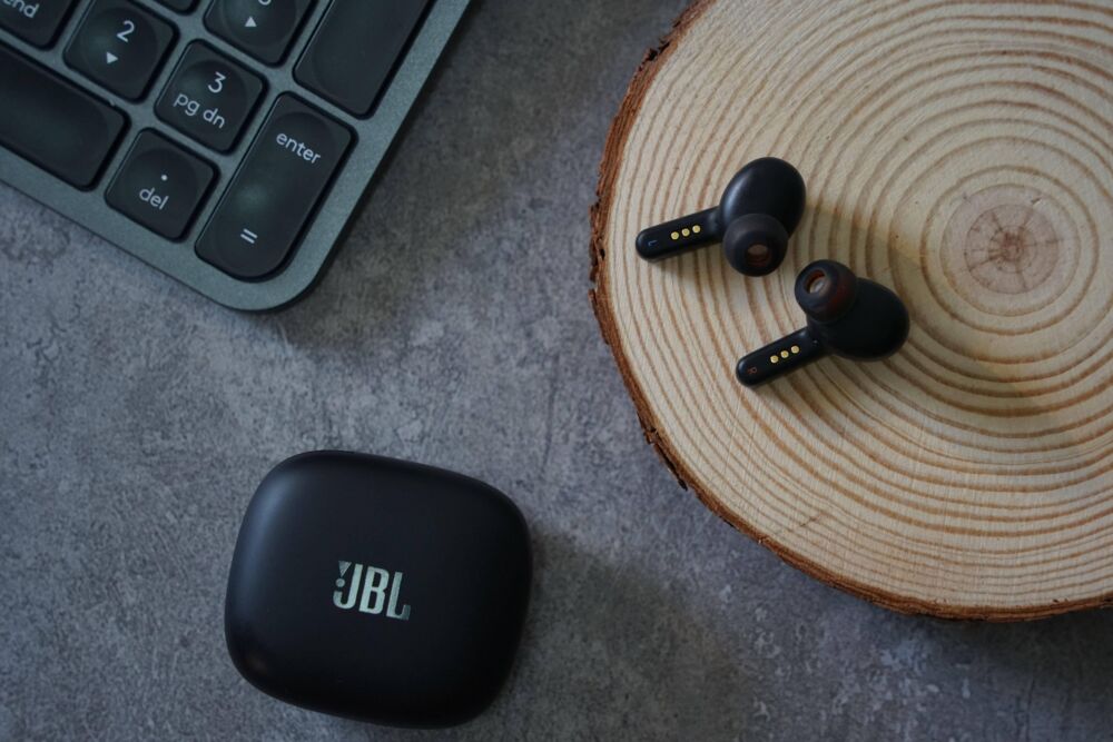 JBL LIVE PRO 无线耳机评测：音质在线，降噪功能玩出新花样