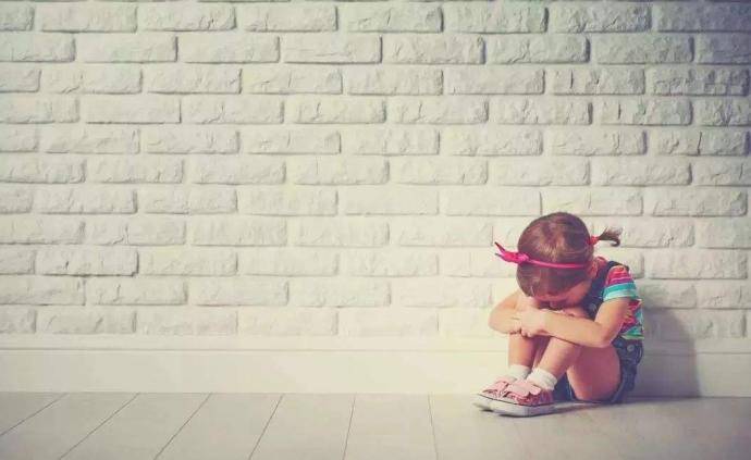 心理咨询师分析讲解：孩子情绪失控、抑郁、想不开如何轻松化解
