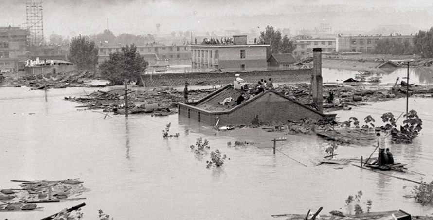 还记得1983年蛇灾吗？洪水让蛇无家可归，农民以为有天灾发生