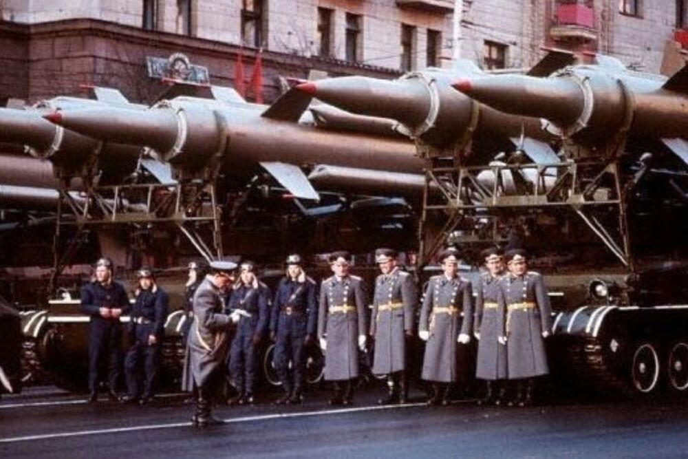 苏联当年在边境陈兵百万，叫嚣说要核弹轰炸，为何最终没有下手