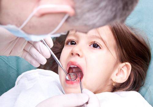 儿童蛀牙，这3种治疗方法要清楚，可别拖延治疗