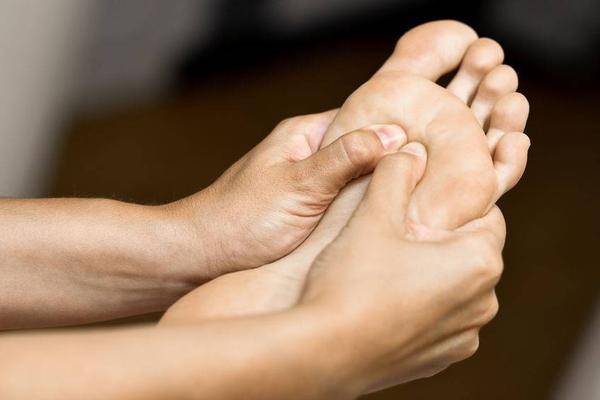 当这5种疾病发生时，脚底会出现异常的疼痛，若你有，需重视