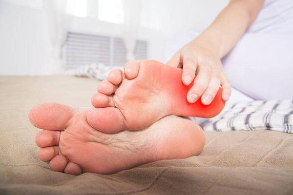 当这5种疾病发生时，脚底会出现异常的疼痛，若你有，需重视