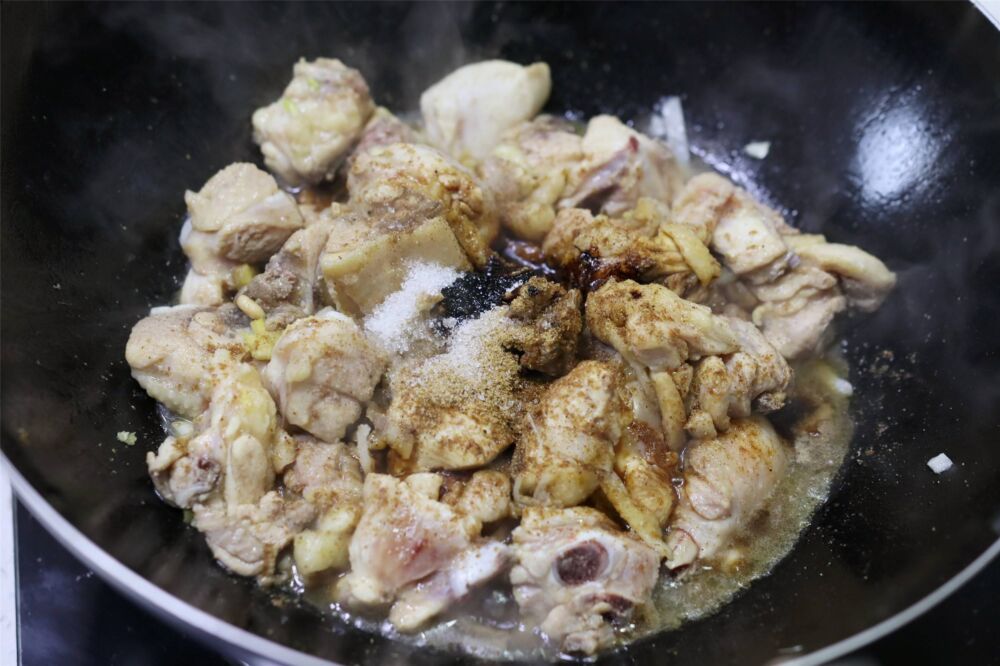 小时候常吃的“生炒鸡”会做了！省事好吃，鸡肉里外都香，吃不够