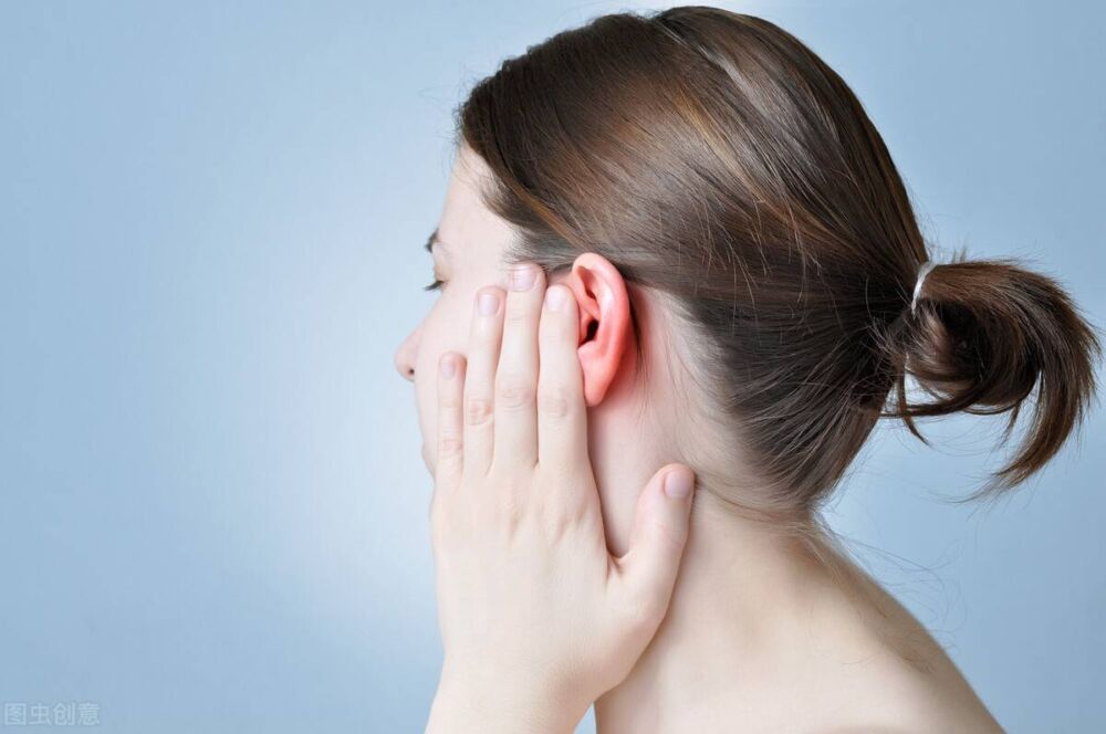 曝光：长期戴这种耳机会导致中耳炎，做到4点可减少对耳朵的伤害