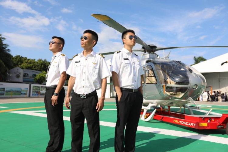 首条内地直飞香港直升机跨境航线开通，深圳飞香港15分钟