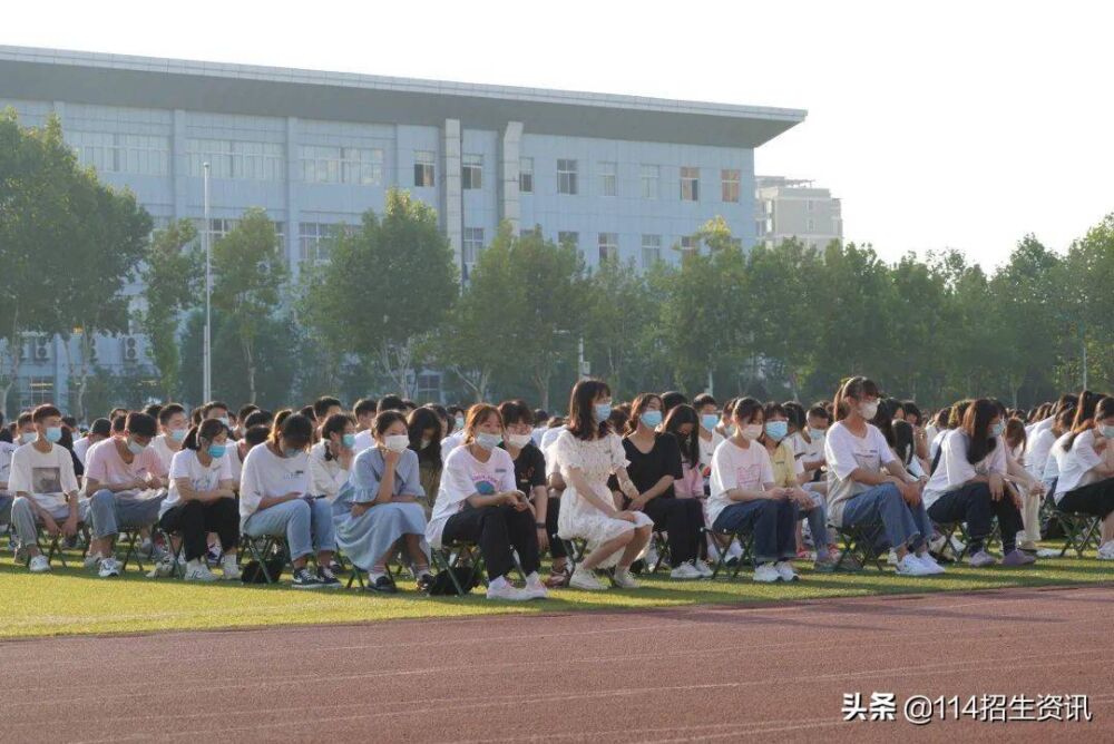 武汉城市职业学院2021级新生开学典礼隆重举行