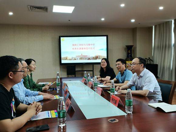 淮阴工学院与马陵中学举行优质生源基地签约仪式