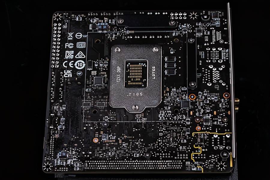 微星MEG Z590I UNIFY主板评测：掌控超频和雷电的顶级ITX小板