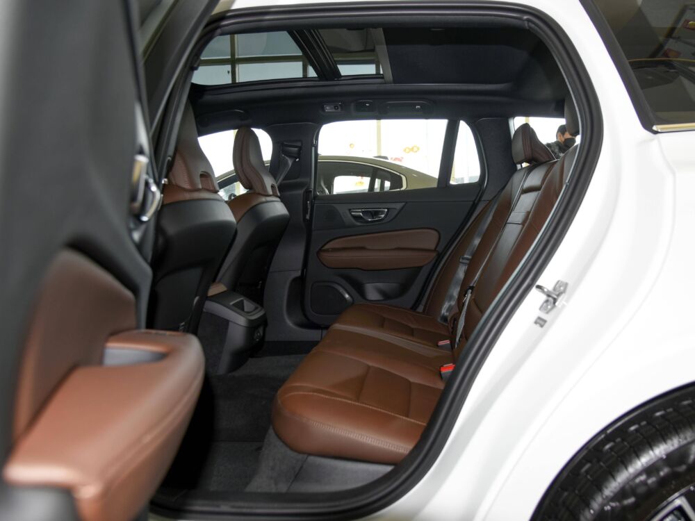 安全舒适豪华旅行车，大空间原装进口性能之选，实拍沃尔沃V60