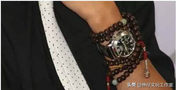 文玩混搭新时尚：手串搭手表，怎么混搭秒成时尚达人？