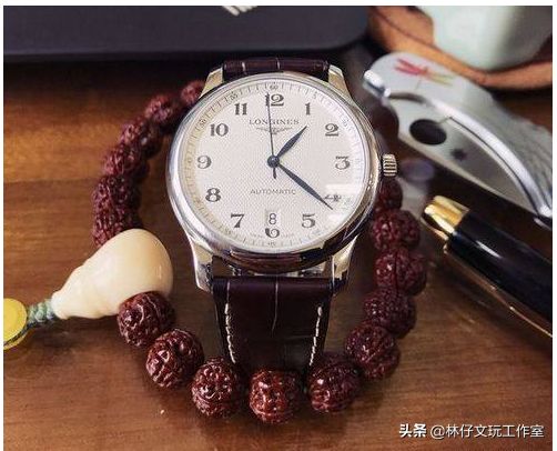 文玩混搭新时尚：手串搭手表，怎么混搭秒成时尚达人？