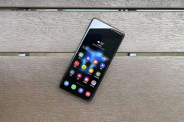 外媒评选2021年十款最佳手机：小米华为落榜，苹果三星霸占榜单