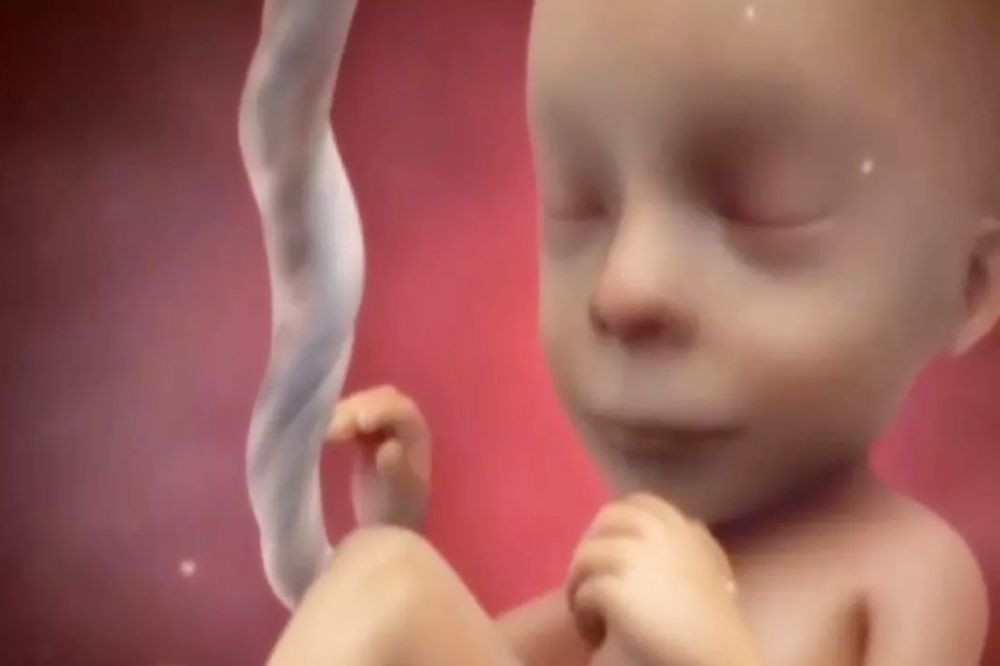 胎儿长期泡在羊水里，不会像大人一样被呛到吗？又是如何呼吸的？