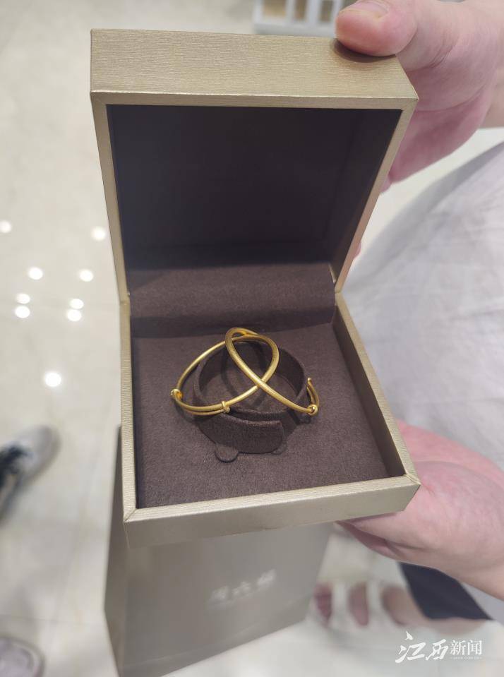 近万元买的黄金饰品仅有12.6克 乐尚城“周六福”遭投诉