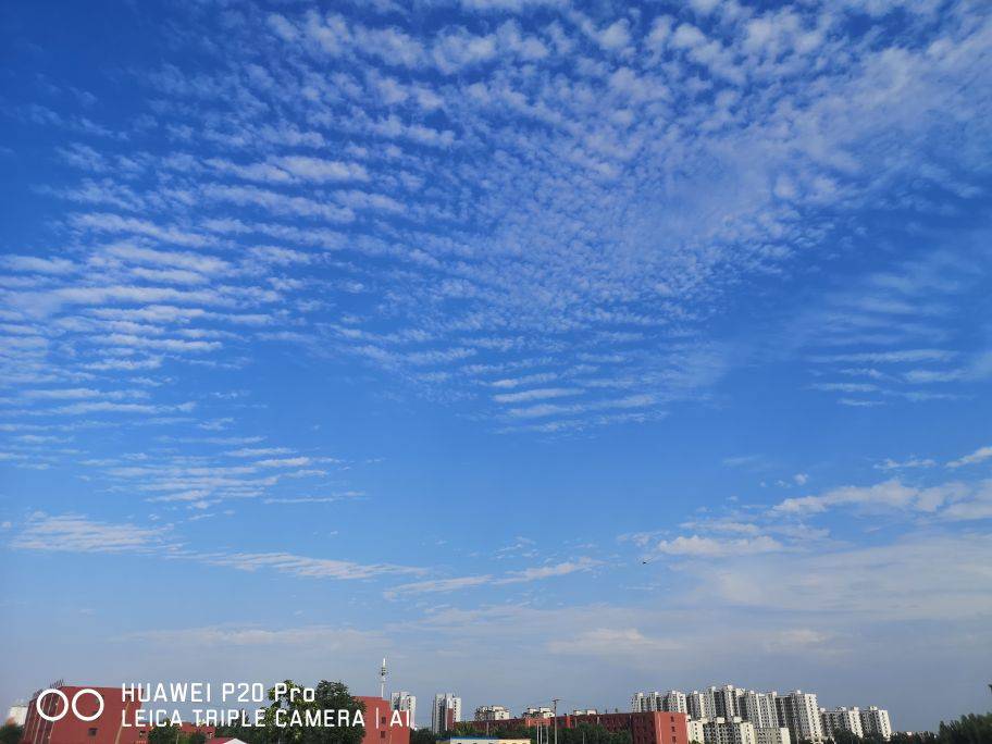 昨天的天空，晚霞绚烂长空