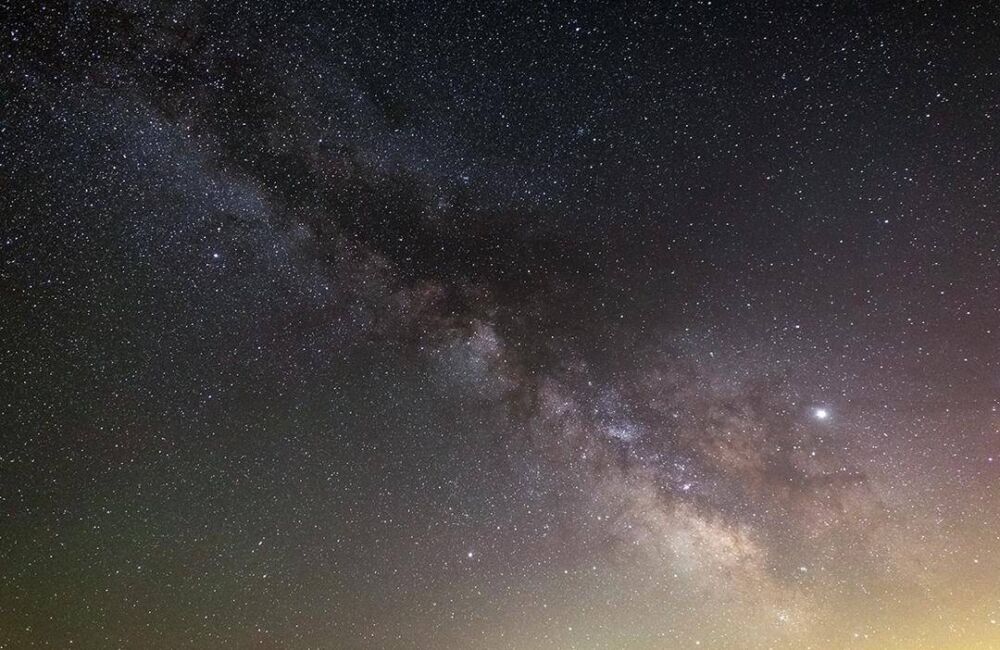 在地球上肉眼能够看到的星星，都是银河系内的吗？