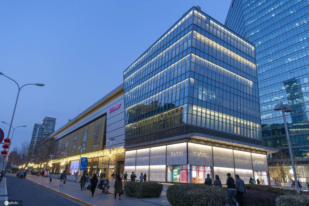 国际消费中心鸣枪开赛：开放的上海VS内秀的北京