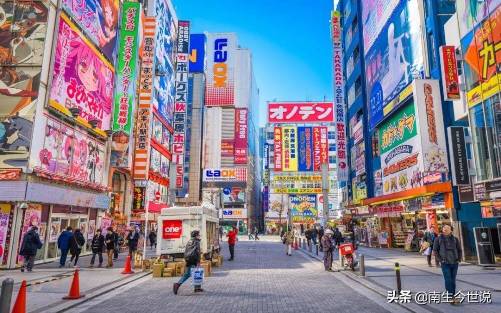 2020年，日本“上班族”平均收入为433万日元，约24.43万元人民币