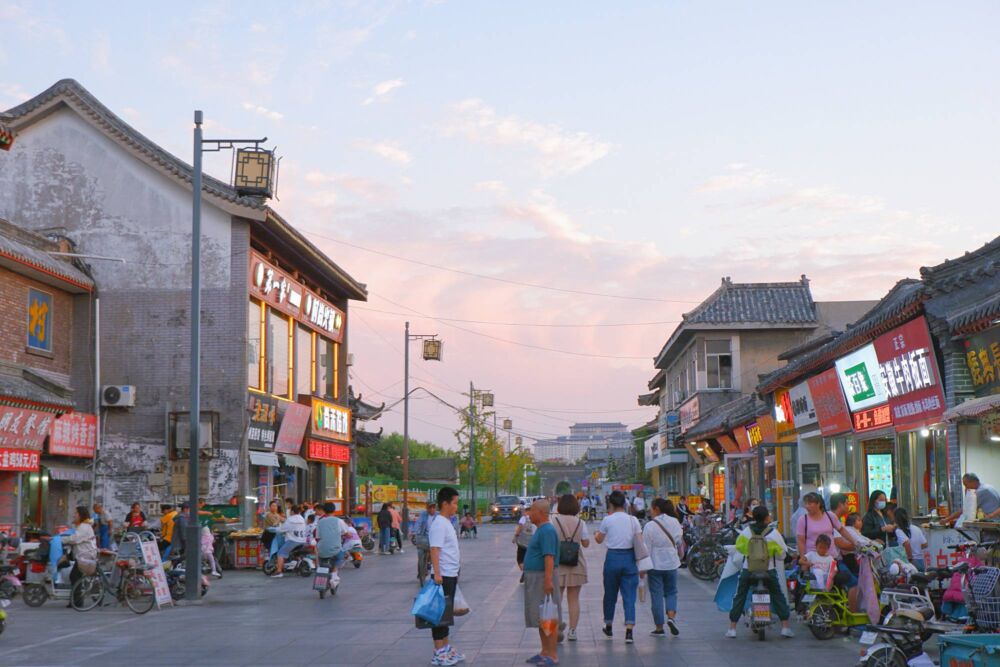 山东县城，孔子故里，千年古城百年美食老街，如今很冷清