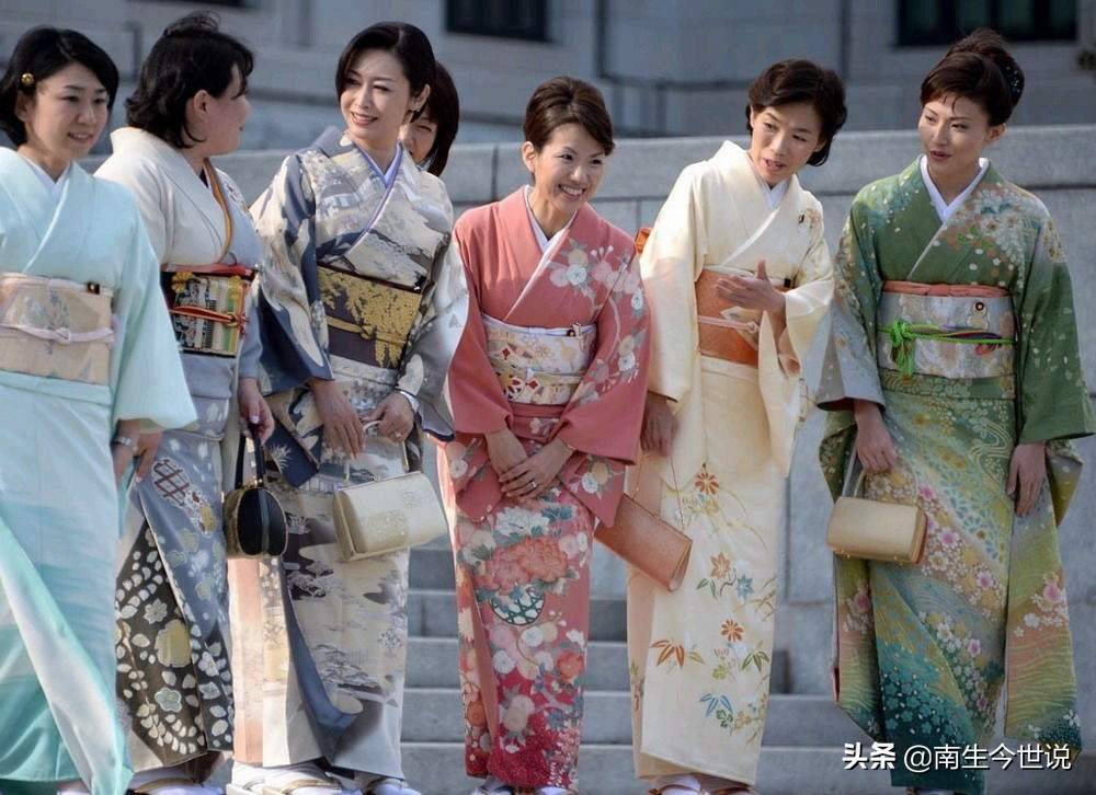 2020年，日本“上班族”平均收入为433万日元，约24.43万元人民币