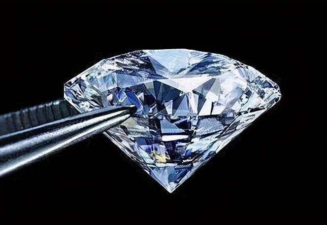 经常说一克拉的钻石，那1克等于多少克拉？一克拉钻石有多大呢？