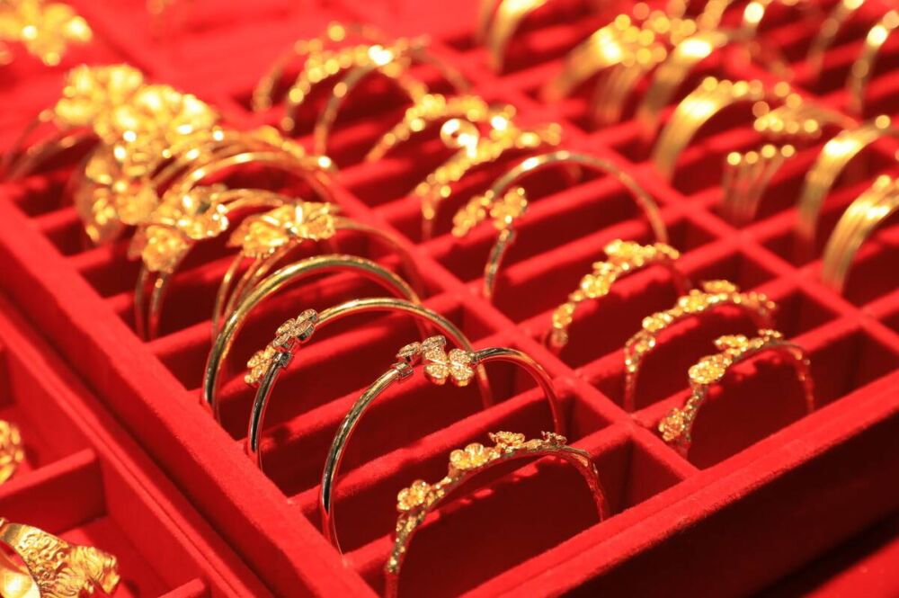 过去买金饰都是称重量，现在3D硬金一口价，如何最划算买黄金？